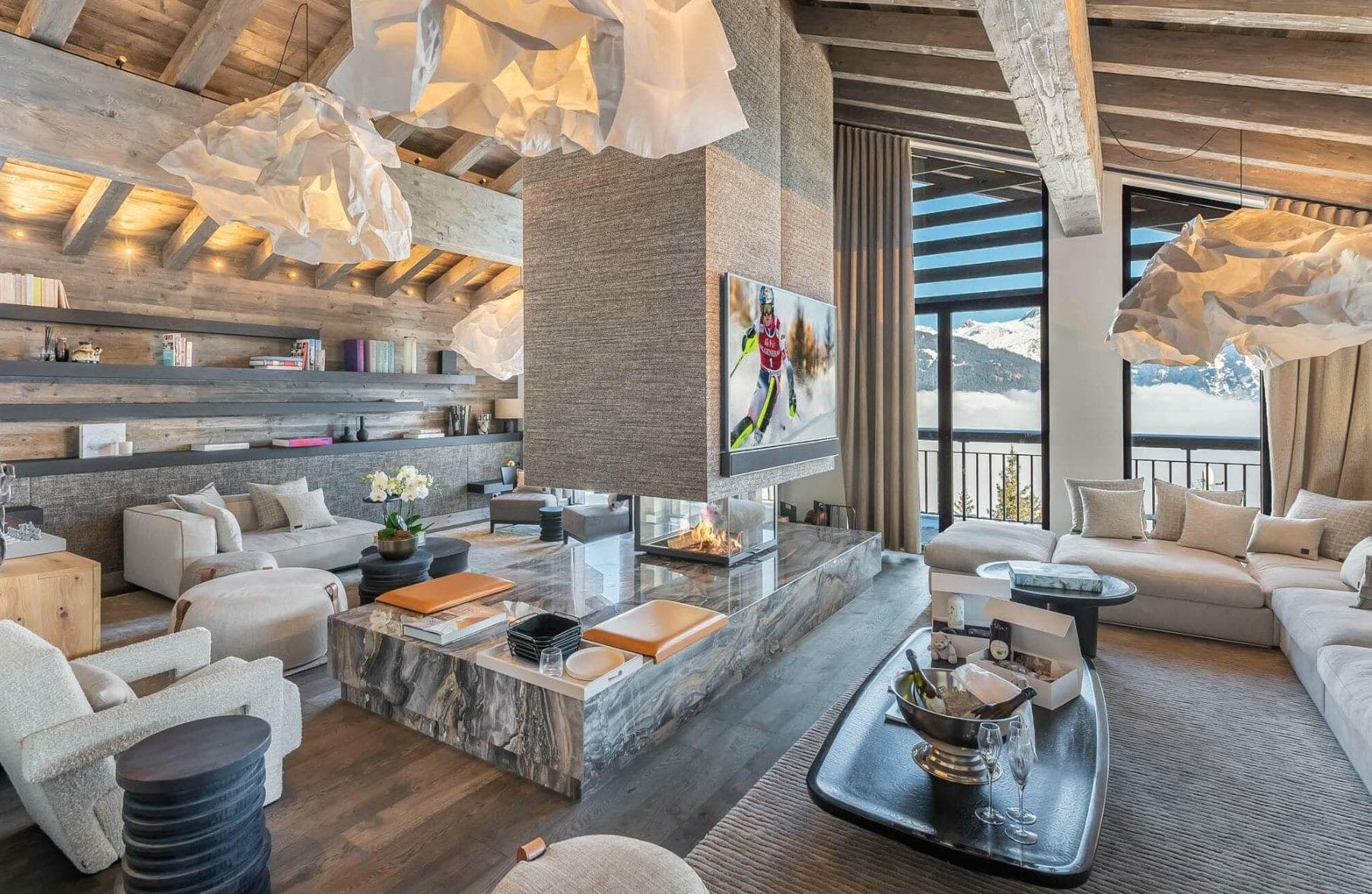 Living room of chalet White Sand opening onto the peaks, Courchevel Village 1550
