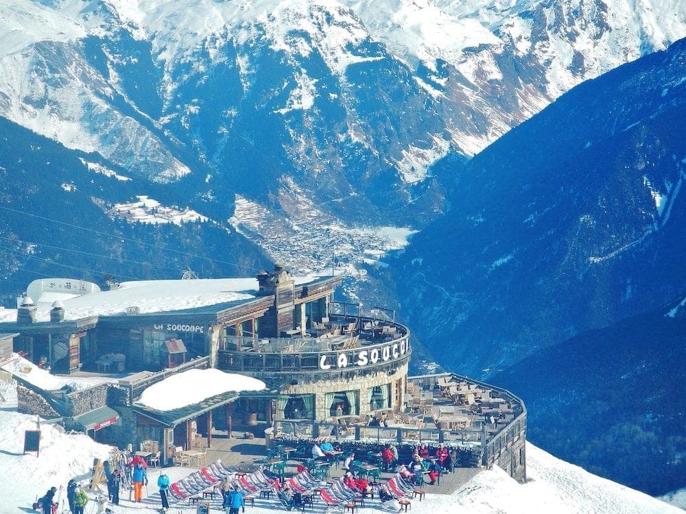 Altitude restaurant La Soucoupe overlooking the valley